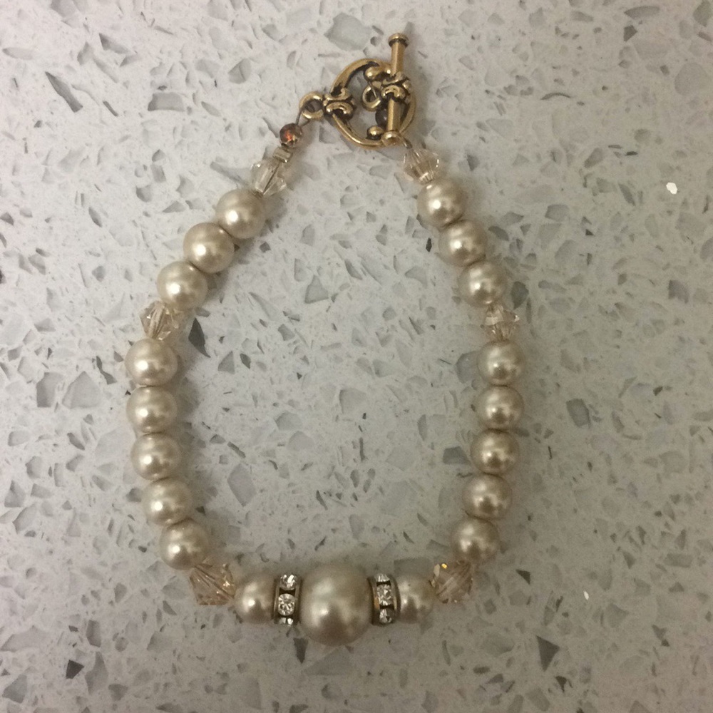 5 for $10 — Pearl bracelet